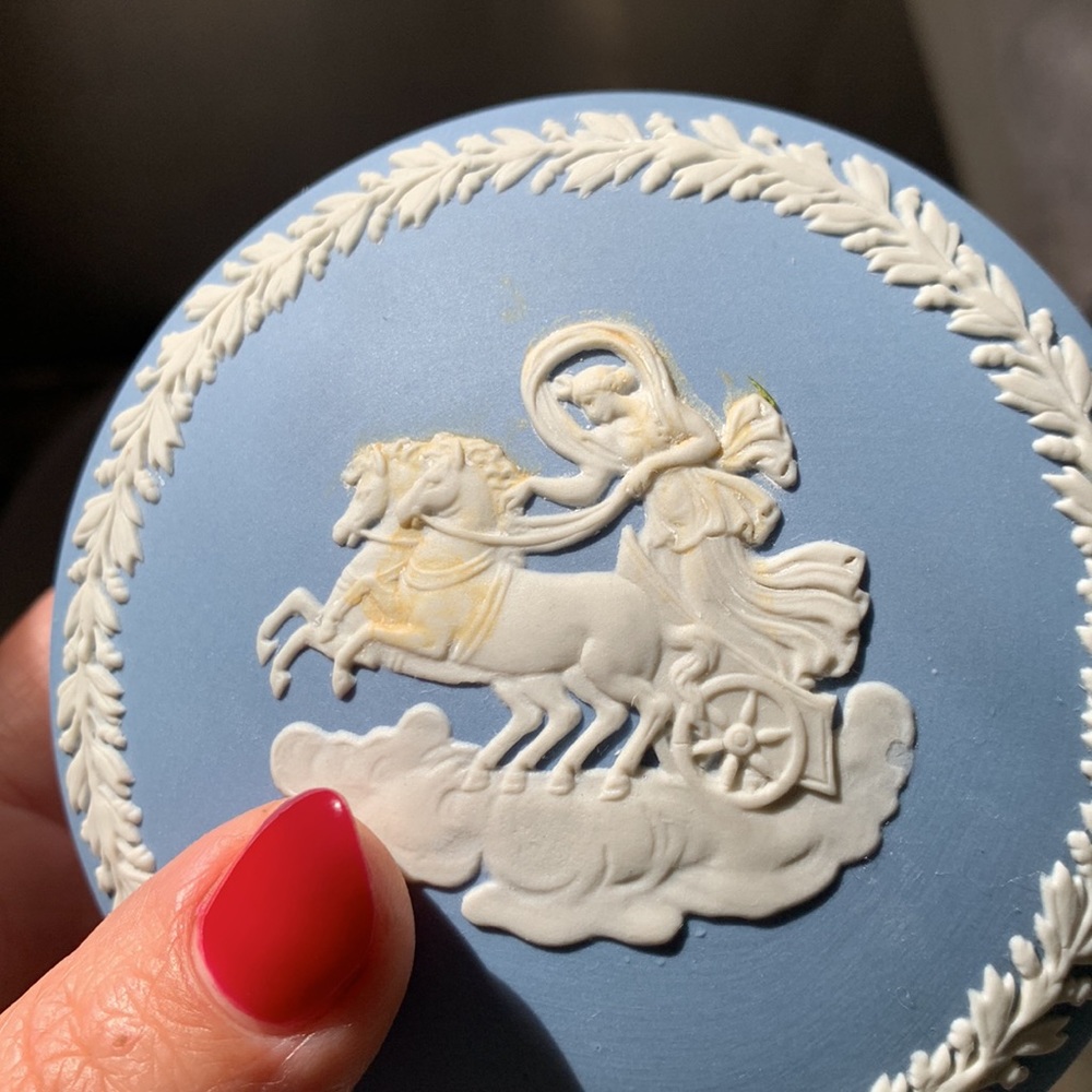Wedgwood jasperware trinket dish with lid - Picture 2 of 5